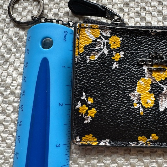 Coach Black and Yellow Floral Key Fob and Change holder. - Picture 9 of 9